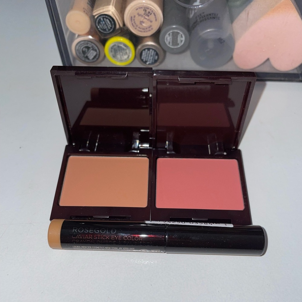LAURA MERCIER 🖤